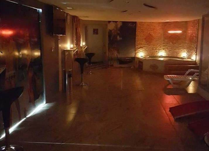 BLG Lips Panamá - El Corazón de la Fiesta Diversa en Ciudad de Panamá centro de relajacion taboo cuenca hombres gay pridechic recomendado