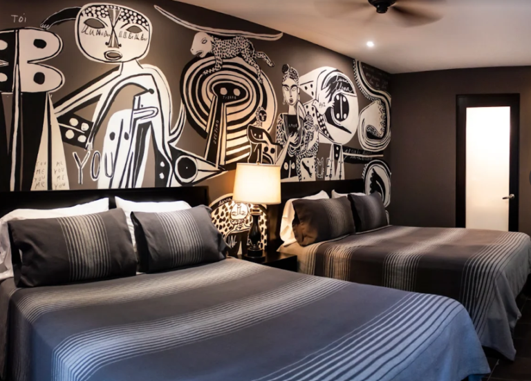 red tree house condesa cdmx entrada pridechic 768x552